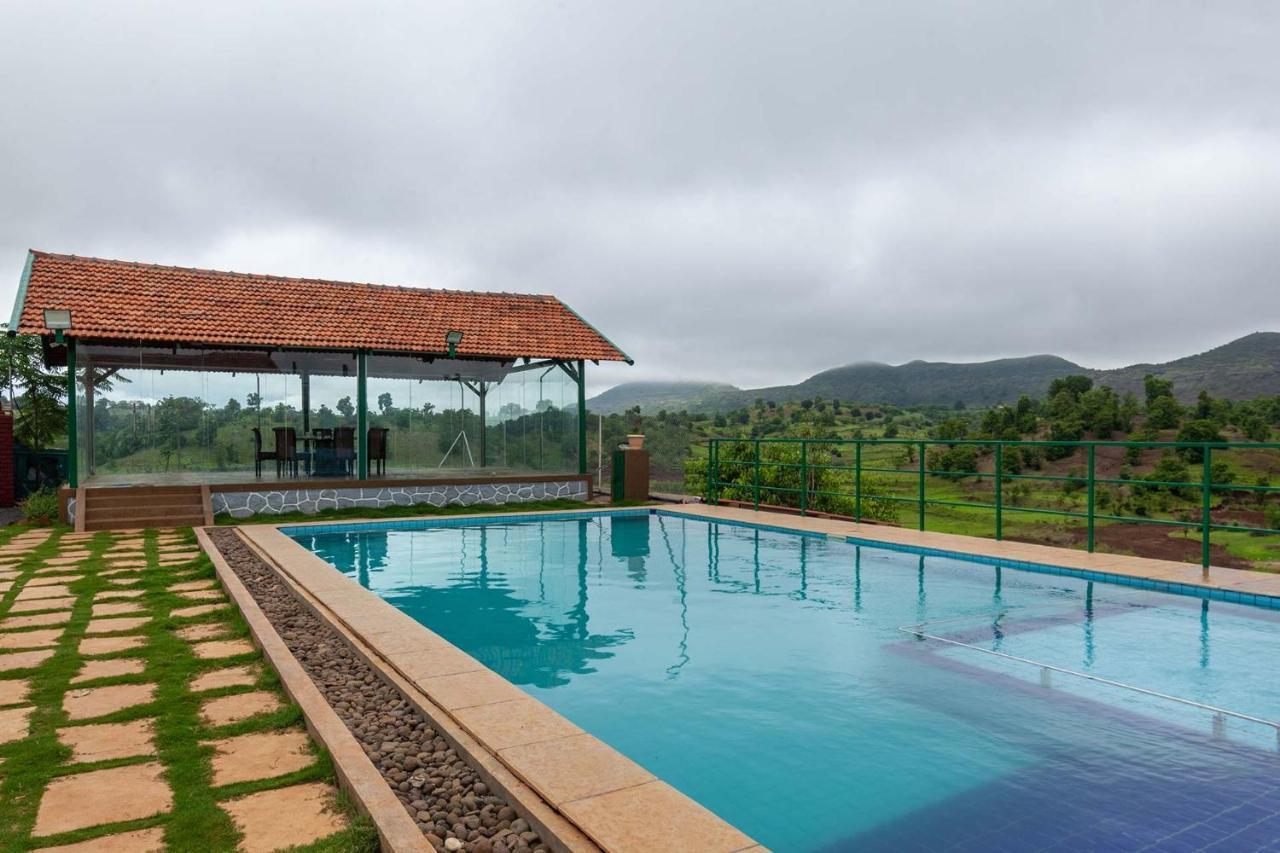 Stayvista'S Ficus Farms - Mountain-View Haven With Rustic Artsy Interiors, Outdoor Pool, Glasshouse, Home Theatre & Karaoke Delight Igatpuri Exterior foto