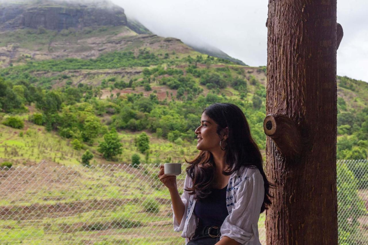 Stayvista'S Ficus Farms - Mountain-View Haven With Rustic Artsy Interiors, Outdoor Pool, Glasshouse, Home Theatre & Karaoke Delight Igatpuri Exterior foto