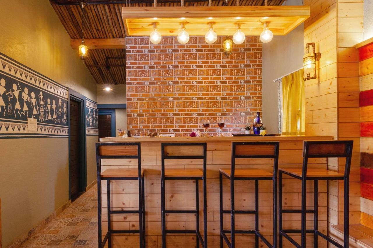 Stayvista'S Ficus Farms - Mountain-View Haven With Rustic Artsy Interiors, Outdoor Pool, Glasshouse, Home Theatre & Karaoke Delight Igatpuri Exterior foto