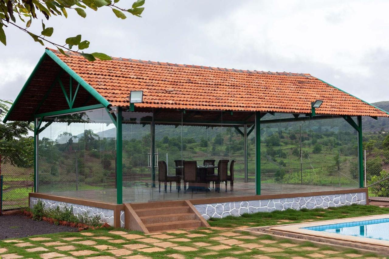 Stayvista'S Ficus Farms - Mountain-View Haven With Rustic Artsy Interiors, Outdoor Pool, Glasshouse, Home Theatre & Karaoke Delight Igatpuri Exterior foto