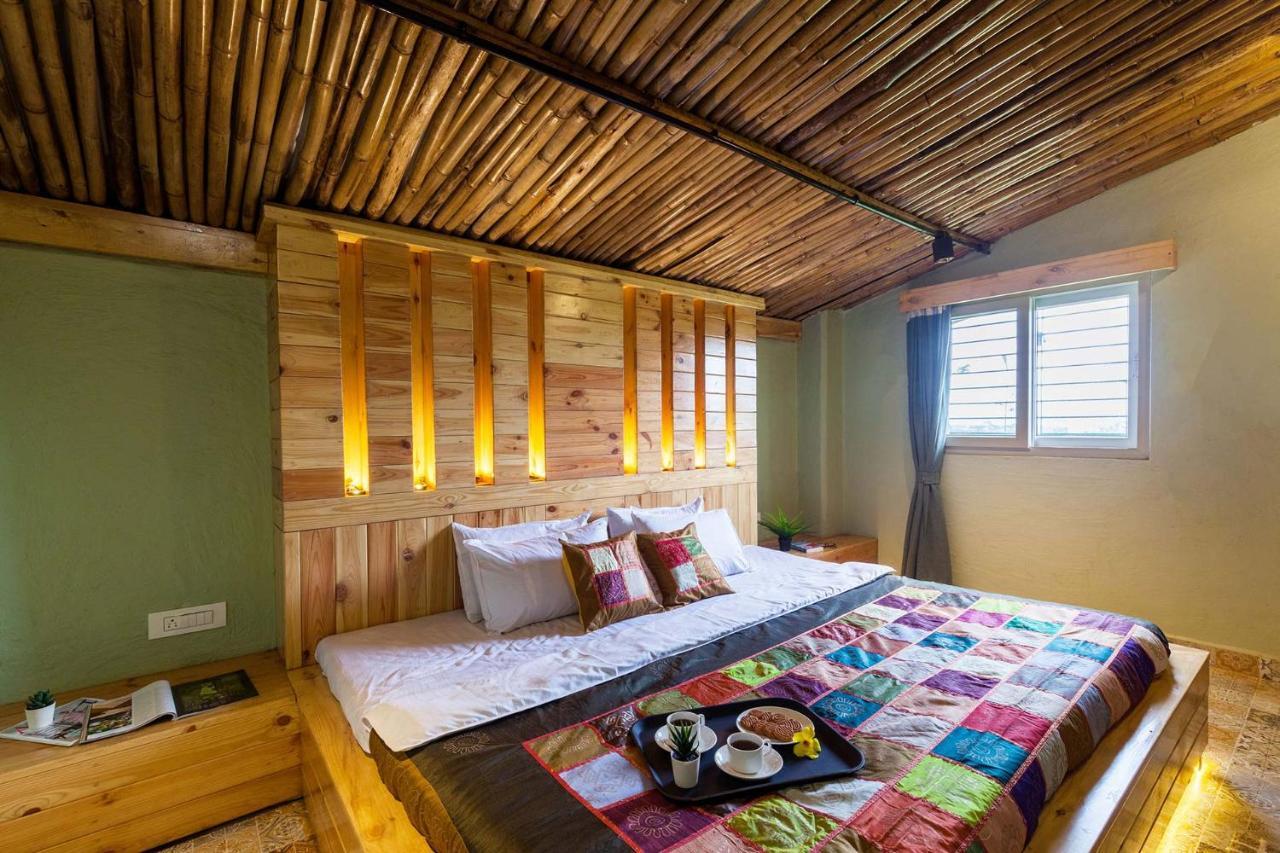 Stayvista'S Ficus Farms - Mountain-View Haven With Rustic Artsy Interiors, Outdoor Pool, Glasshouse, Home Theatre & Karaoke Delight Igatpuri Exterior foto