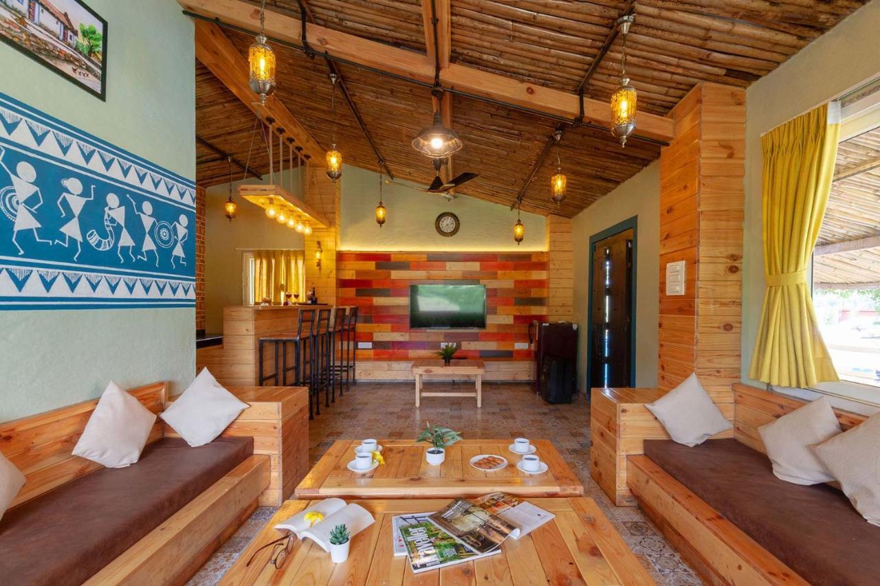 Stayvista'S Ficus Farms - Mountain-View Haven With Rustic Artsy Interiors, Outdoor Pool, Glasshouse, Home Theatre & Karaoke Delight Igatpuri Exterior foto