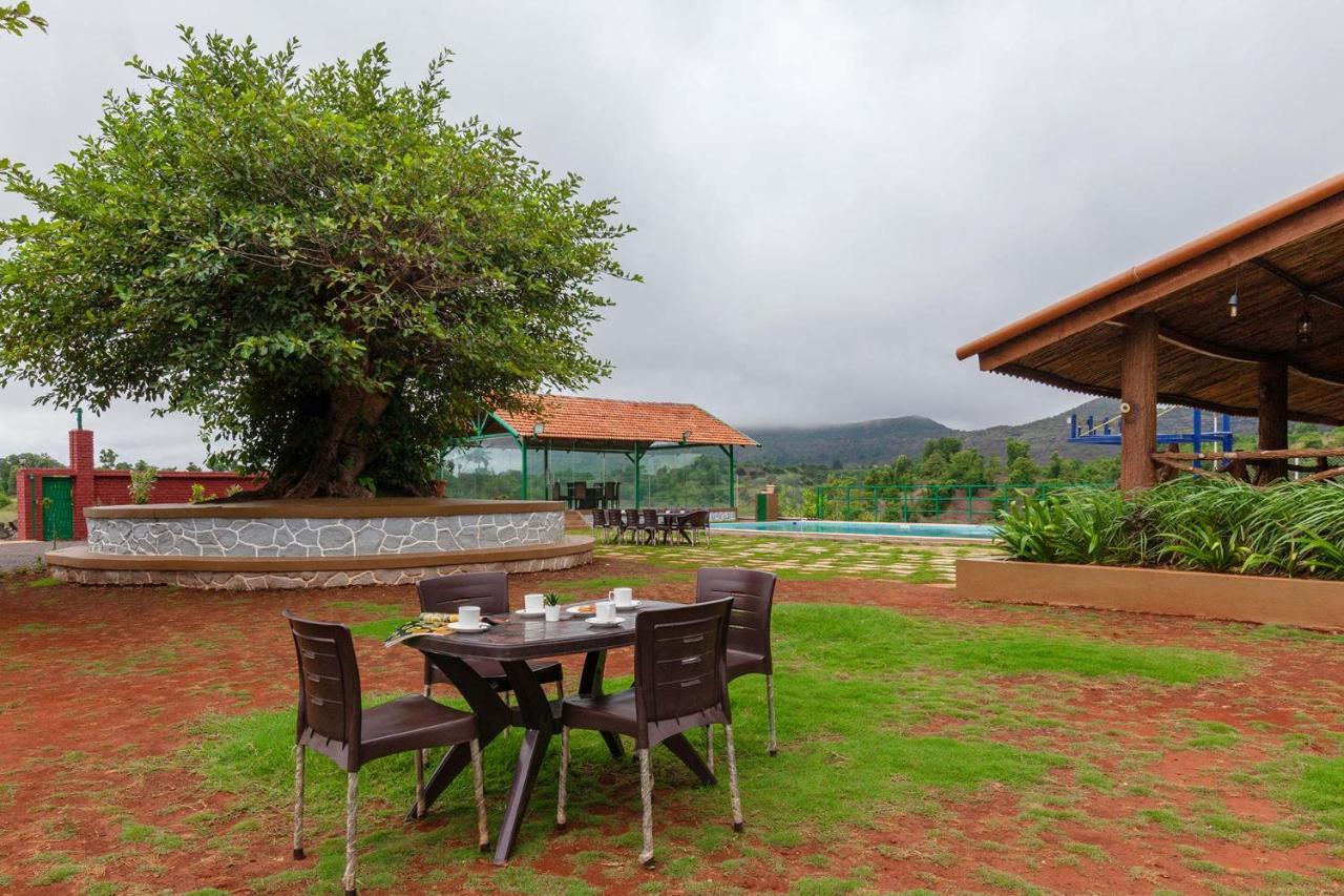 Stayvista'S Ficus Farms - Mountain-View Haven With Rustic Artsy Interiors, Outdoor Pool, Glasshouse, Home Theatre & Karaoke Delight Igatpuri Exterior foto