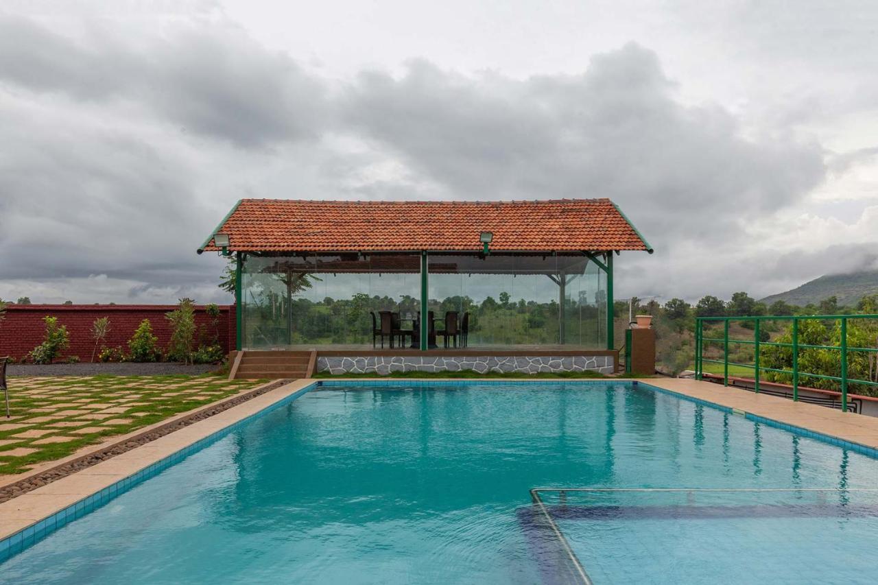 Stayvista'S Ficus Farms - Mountain-View Haven With Rustic Artsy Interiors, Outdoor Pool, Glasshouse, Home Theatre & Karaoke Delight Igatpuri Exterior foto